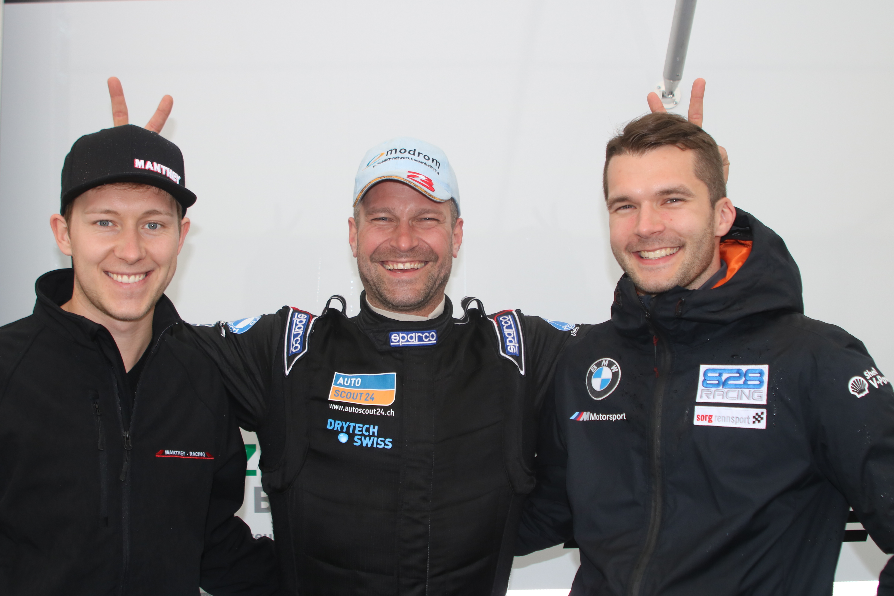 Fredy Barth und seine Osterhasen.jpg